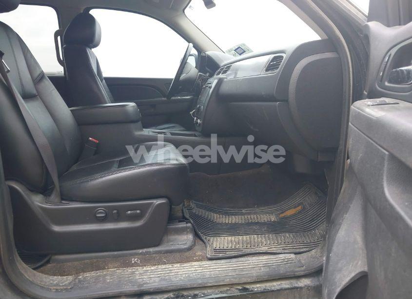 Photo 5 of 2012 Chevrolet Tahoe LT (VIN 1GNSKBE0XCR302121)