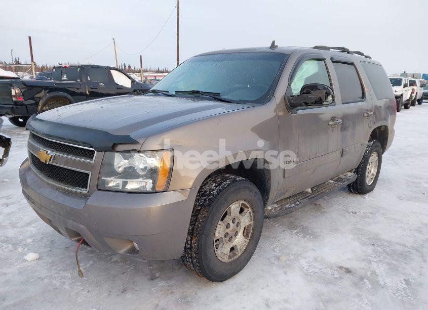 Photo 2 of 2013 Chevrolet Tahoe LT (VIN 1GNSKBE0XDR296094)