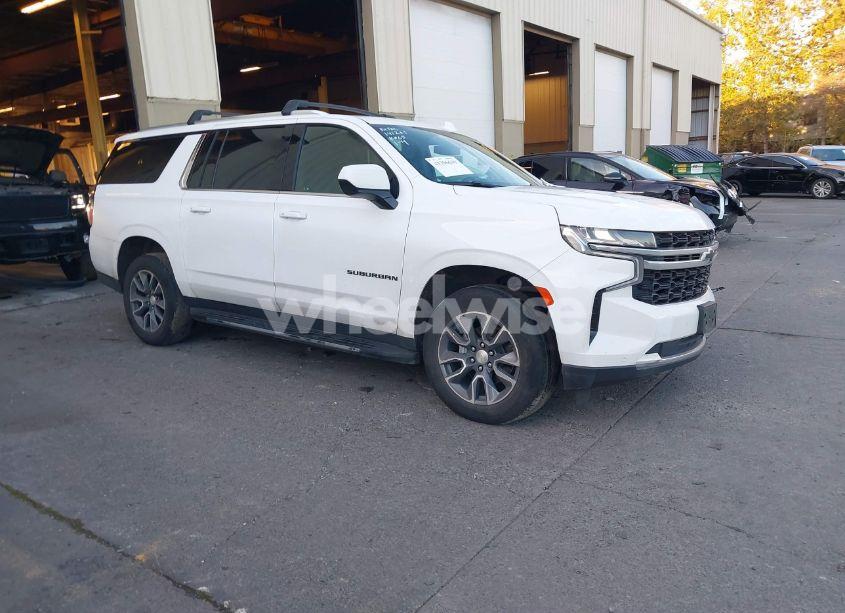 2022 Chevrolet Suburban 4WD LS (VIN 1GNSKBED0NR348854) main photo