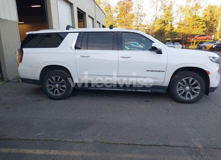 Photo 14 of 2022 Chevrolet Suburban 4WD LS (VIN 1GNSKBED0NR348854)