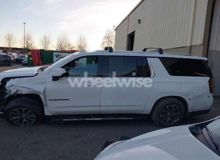 Photo 15 of 2022 Chevrolet Suburban 4WD LS (VIN 1GNSKBED0NR348854)