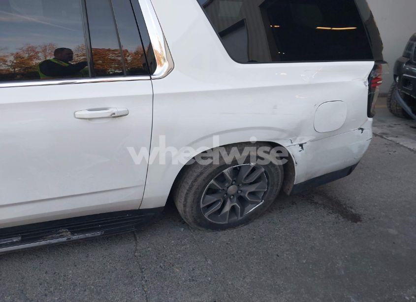 Photo 6 of 2022 Chevrolet Suburban 4WD LS (VIN 1GNSKBED0NR348854)