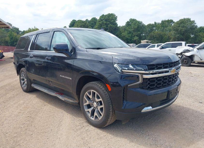 2022 Chevrolet Suburban 4WD LS (VIN 1GNSKBED4NR179258) main photo