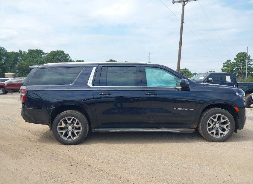 Photo 13 of 2022 Chevrolet Suburban 4WD LS (VIN 1GNSKBED4NR179258)