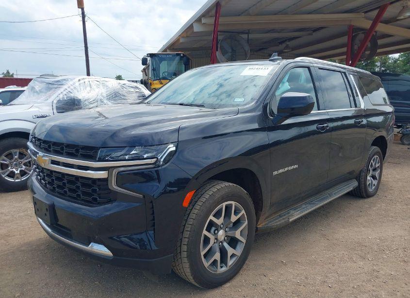 Photo 2 of 2022 Chevrolet Suburban 4WD LS (VIN 1GNSKBED4NR179258)