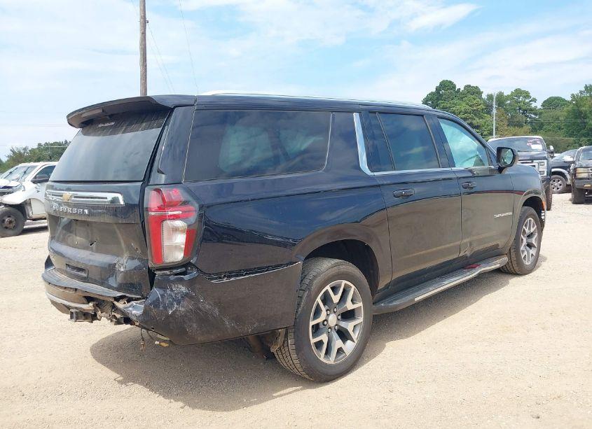 Photo 4 of 2022 Chevrolet Suburban 4WD LS (VIN 1GNSKBED4NR179258)