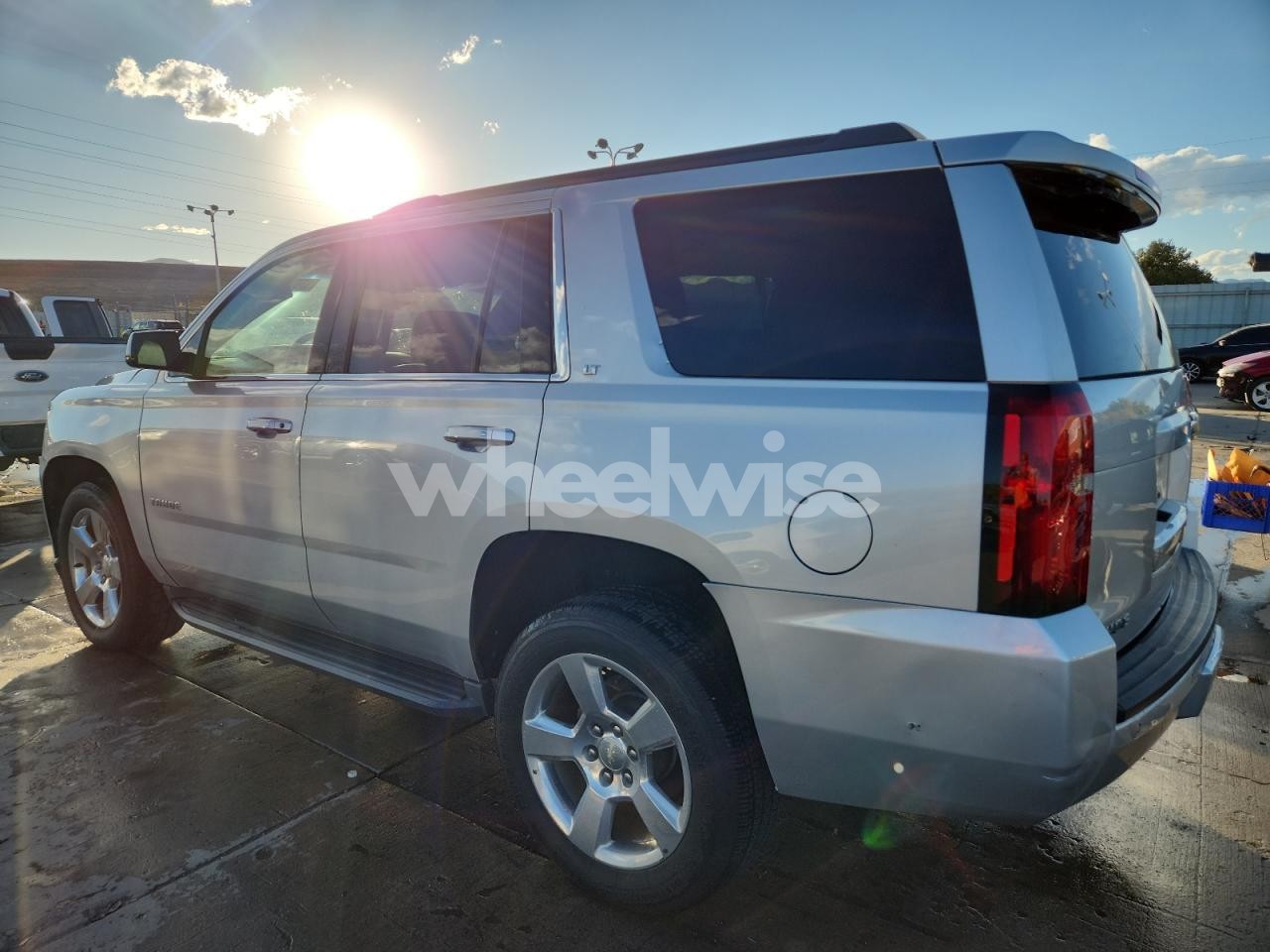 Photo 2 of 2017 CHEVROLET TAHOE K1500 LT (VIN 1GNSKBKC0HR289028)