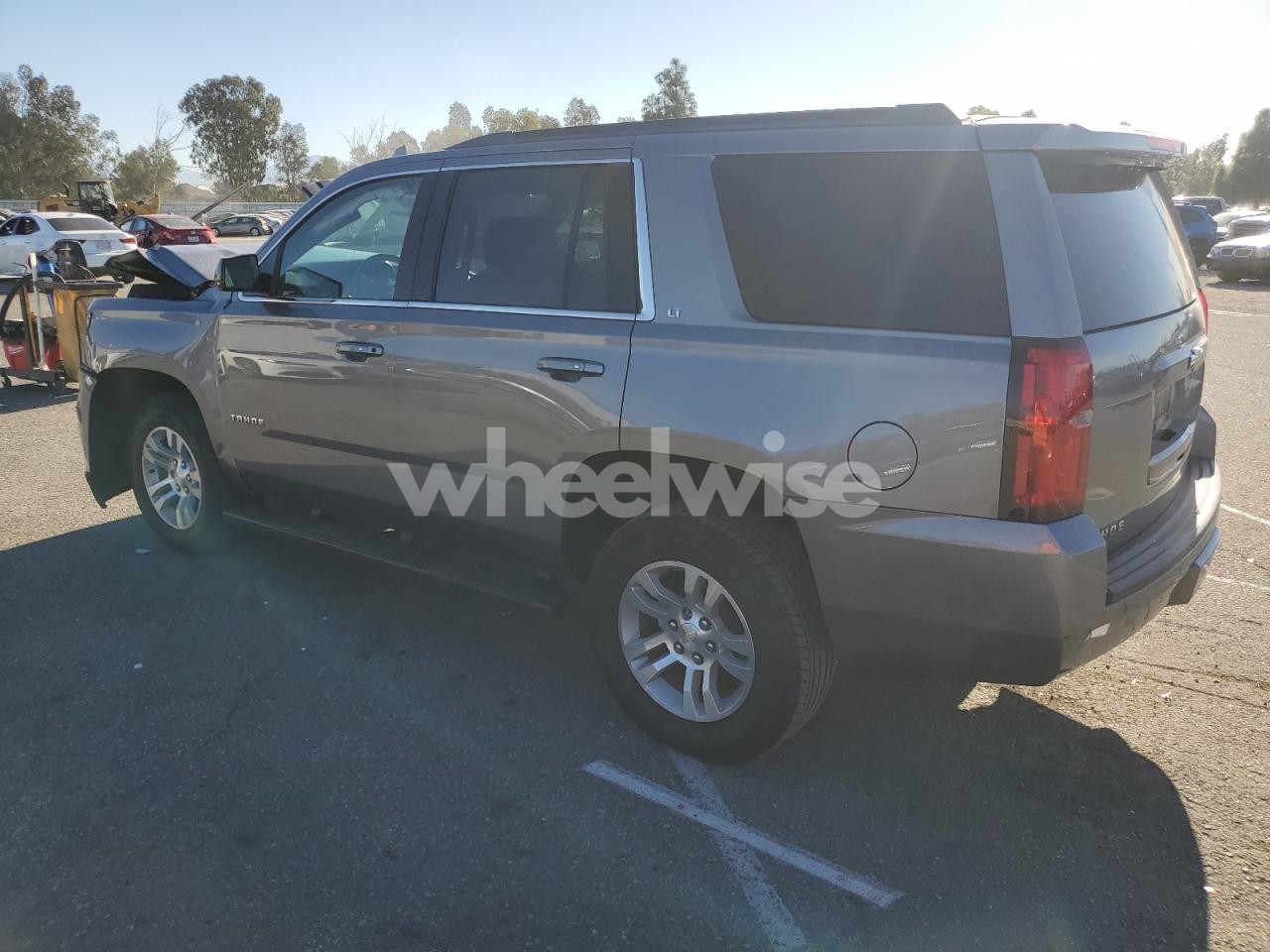 Photo 2 of 2020 CHEVROLET TAHOE K1500 LT (VIN 1GNSKBKC1LR152916)