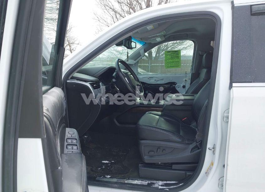 Photo 5 of 2015 Chevrolet Tahoe LT (VIN 1GNSKBKC2FR216580)