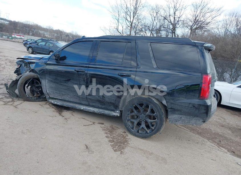 Photo 3 of 2019 Chevrolet Tahoe LT (VIN 1GNSKBKC2KR171442)