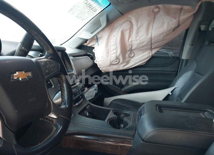 Photo 5 of 2019 Chevrolet Tahoe LT (VIN 1GNSKBKC2KR171442)