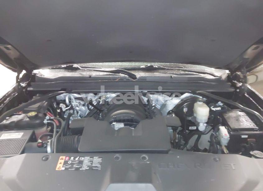 Photo 10 of 2018 Chevrolet Tahoe LT (VIN 1GNSKBKC3JR335652)