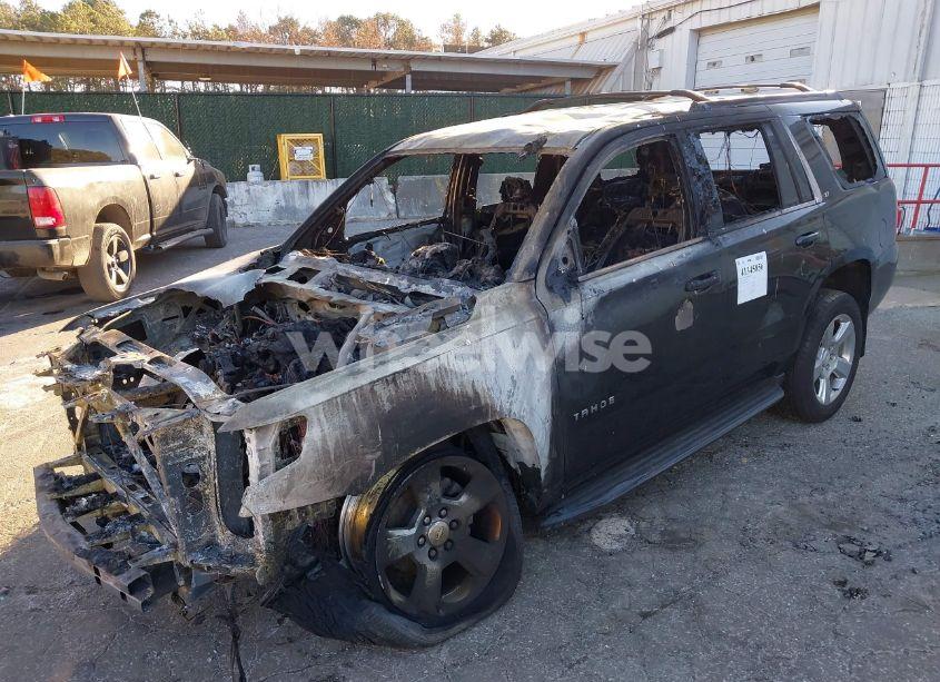 Photo 2 of 2019 Chevrolet Tahoe LT (VIN 1GNSKBKC3KR284087)