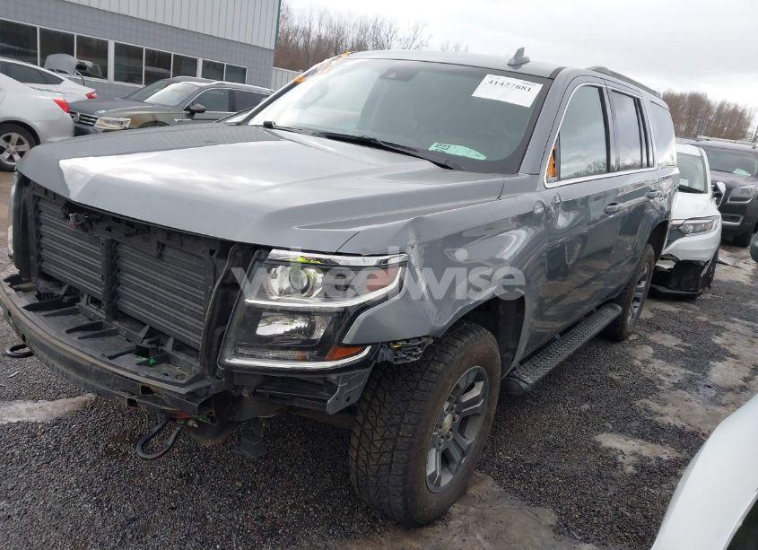 Photo 2 of 2018 Chevrolet Tahoe LT (VIN 1GNSKBKC4JR183090)