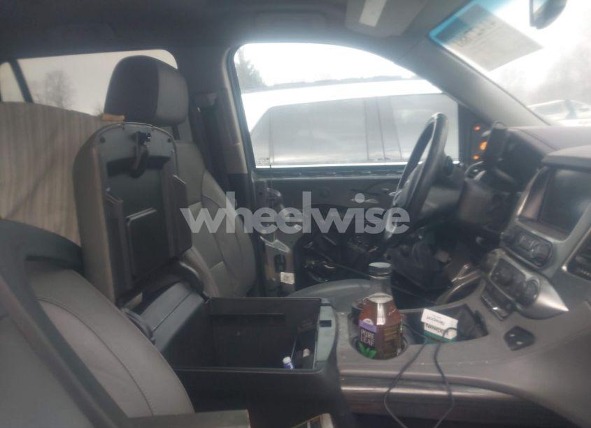 Photo 5 of 2018 Chevrolet Tahoe LT (VIN 1GNSKBKC4JR183090)