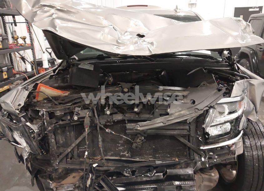 Photo 10 of 2018 Chevrolet Tahoe LT (VIN 1GNSKBKC4JR322098)