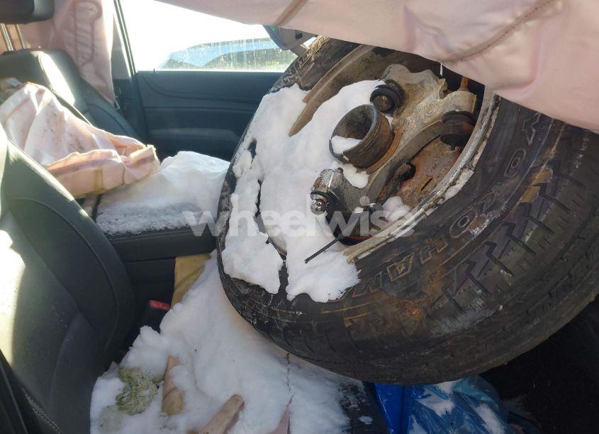 Photo 5 of 2018 Chevrolet Tahoe LT (VIN 1GNSKBKC7JR216891)