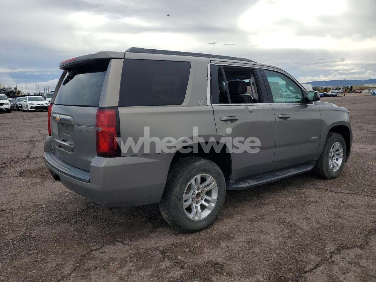 Photo 3 of 2018 CHEVROLET TAHOE K1500 LT (VIN 1GNSKBKC8JR364130)