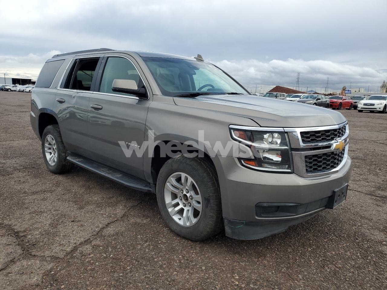 Photo 4 of 2018 CHEVROLET TAHOE K1500 LT (VIN 1GNSKBKC8JR364130)