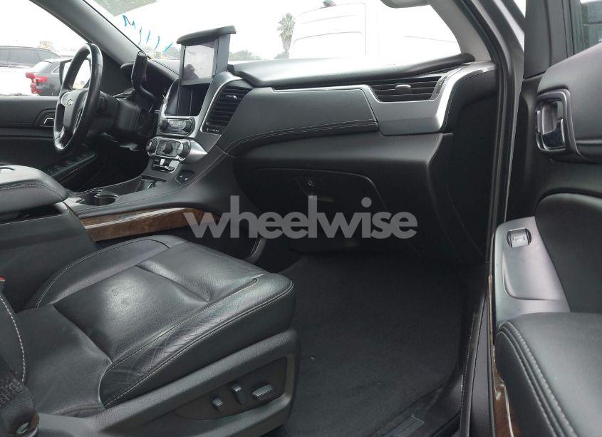 Photo 5 of 2019 Chevrolet Tahoe LT (VIN 1GNSKBKC8KR132516)