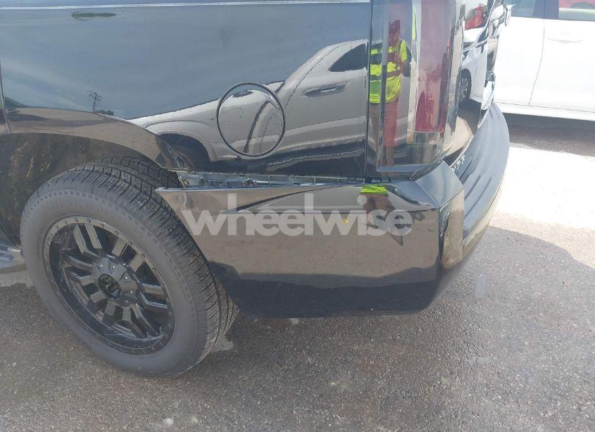 Photo 6 of 2015 Chevrolet Tahoe LT (VIN 1GNSKBKCXFR218867)