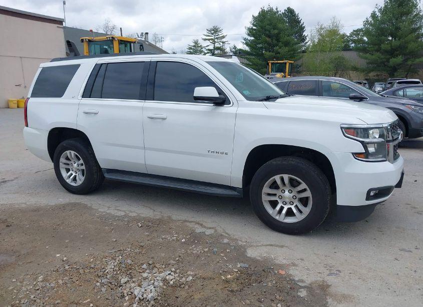 2017 Chevrolet Tahoe LT (VIN 1GNSKBKCXHR124829) main photo