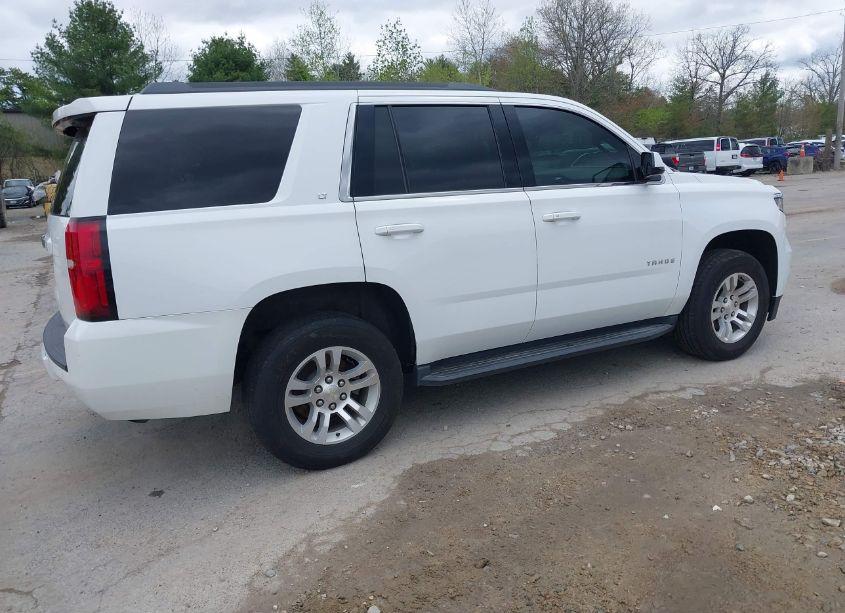 Photo 4 of 2017 Chevrolet Tahoe LT (VIN 1GNSKBKCXHR124829)