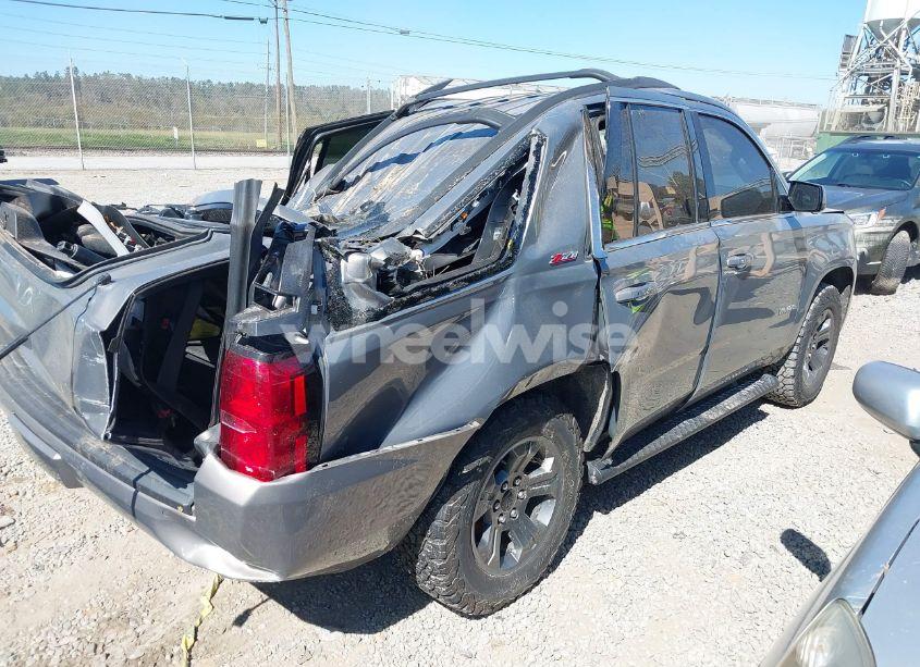 Photo 4 of 2017 Chevrolet Tahoe LT (VIN 1GNSKBKCXHR403780)