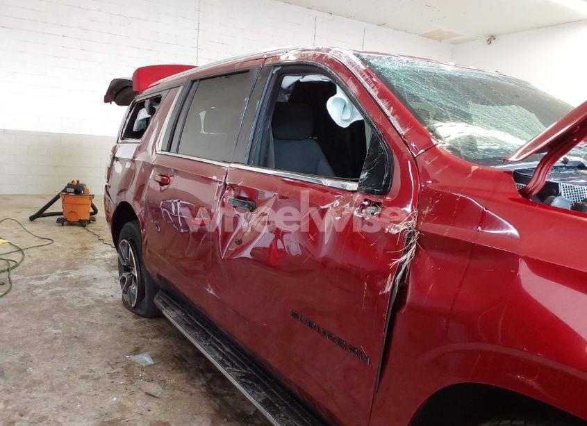 Photo 6 of 2021 Chevrolet Suburban 4WD LS (VIN 1GNSKBKD3MR391085)