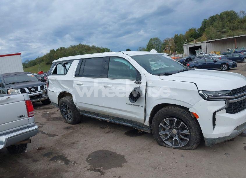 Photo 13 of 2023 Chevrolet Suburban 4WD LS (VIN 1GNSKBKD4PR147935)