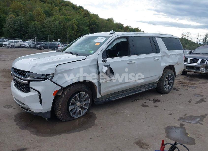 Photo 2 of 2023 Chevrolet Suburban 4WD LS (VIN 1GNSKBKD4PR147935)