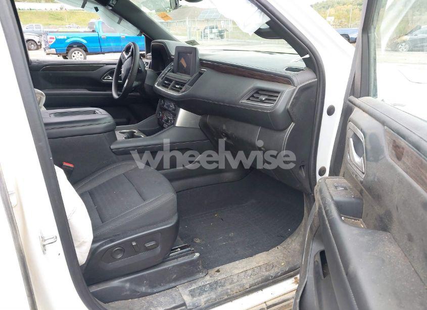 Photo 5 of 2023 Chevrolet Suburban 4WD LS (VIN 1GNSKBKD4PR147935)