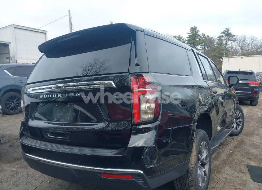 Photo 4 of 2023 Chevrolet Suburban 4WD LS (VIN 1GNSKBKD7PR110930)