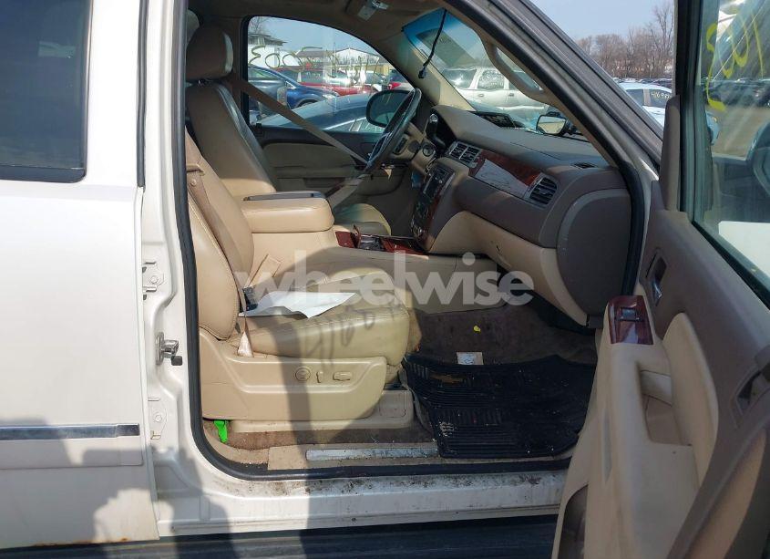 Photo 5 of 2011 Chevrolet Tahoe LTZ (VIN 1GNSKCE00BR119640)