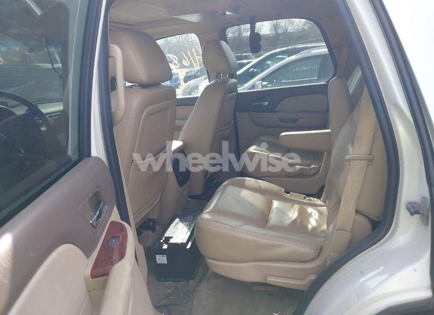 Photo 8 of 2011 Chevrolet Tahoe LTZ (VIN 1GNSKCE00BR119640)