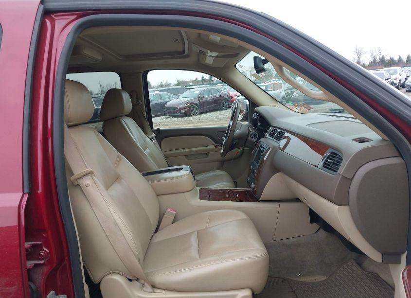 Photo 5 of 2011 Chevrolet Tahoe LTZ (VIN 1GNSKCE00BR129617)