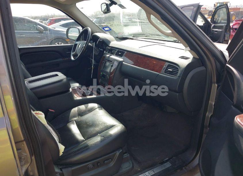 Photo 5 of 2011 Chevrolet Tahoe LTZ (VIN 1GNSKCE00BR173777)