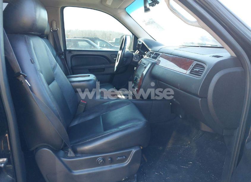 Photo 5 of 2012 Chevrolet Tahoe LTZ (VIN 1GNSKCE01CR241537)
