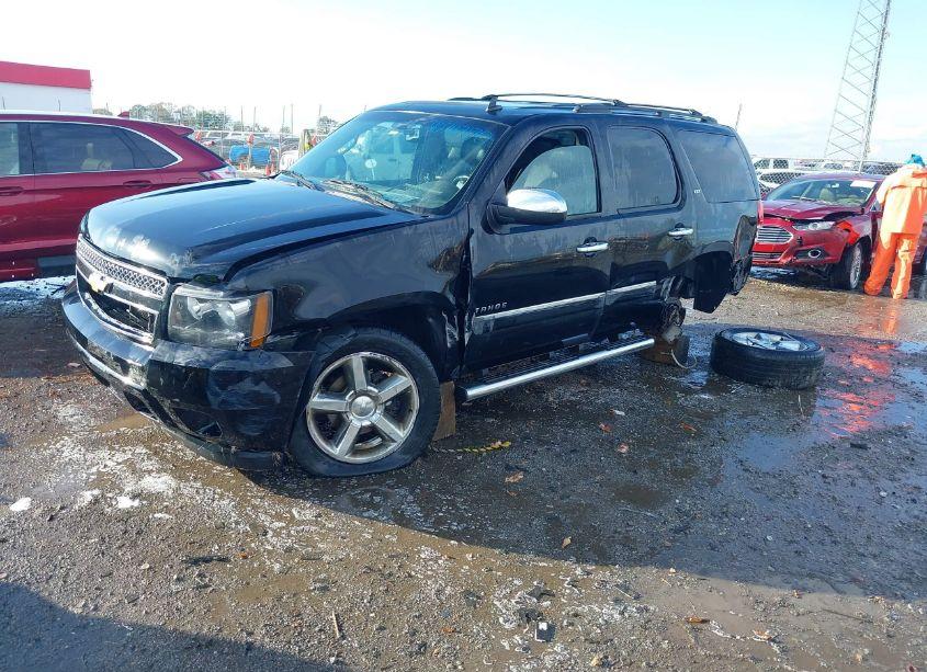 Photo 2 of 2014 Chevrolet Tahoe LTZ (VIN 1GNSKCE01ER166972)