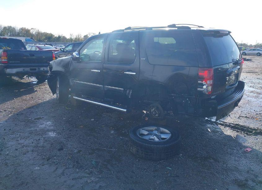 Photo 3 of 2014 Chevrolet Tahoe LTZ (VIN 1GNSKCE01ER166972)