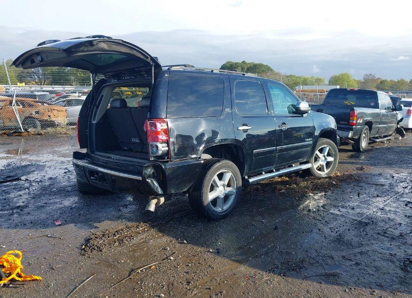 Photo 4 of 2014 Chevrolet Tahoe LTZ (VIN 1GNSKCE01ER166972)