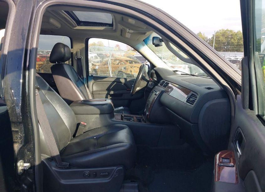 Photo 5 of 2014 Chevrolet Tahoe LTZ (VIN 1GNSKCE01ER166972)