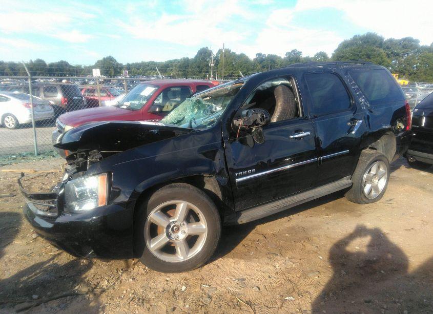 Photo 2 of 2014 Chevrolet Tahoe LTZ (VIN 1GNSKCE01ER170925)