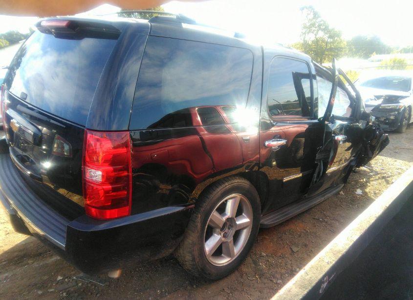 Photo 4 of 2014 Chevrolet Tahoe LTZ (VIN 1GNSKCE01ER170925)