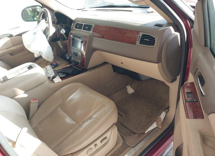 Photo 5 of 2011 Chevrolet Tahoe LTZ (VIN 1GNSKCE02BR272701)