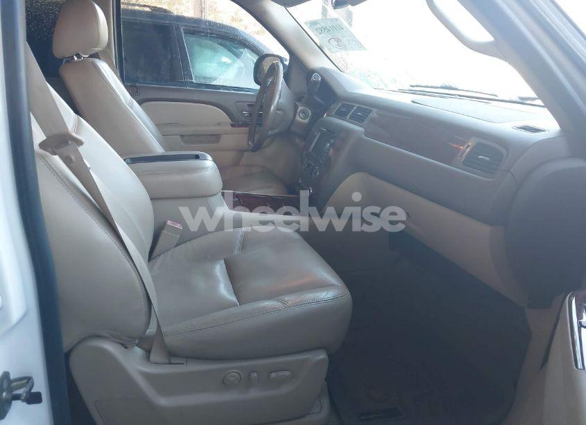 Photo 5 of 2011 Chevrolet Tahoe LTZ (VIN 1GNSKCE02BR311190)