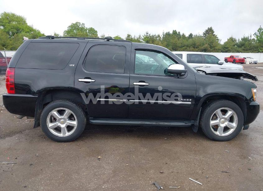 Photo 13 of 2014 Chevrolet Tahoe LTZ (VIN 1GNSKCE02ER201339)