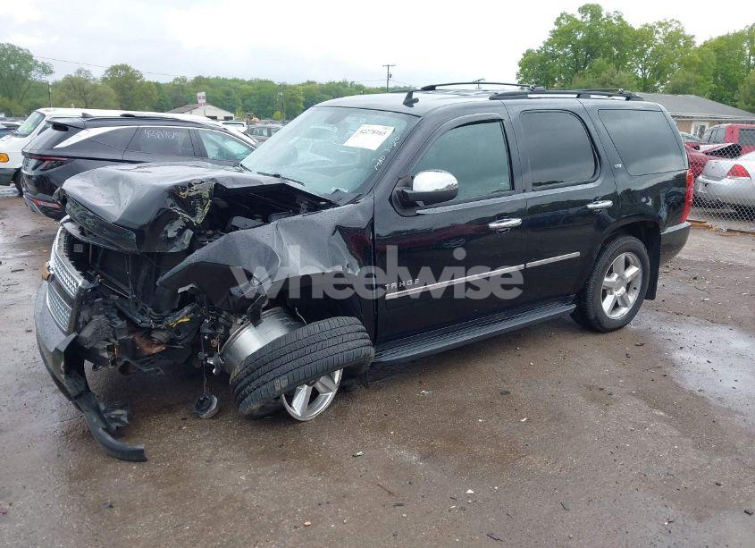 Photo 2 of 2014 Chevrolet Tahoe LTZ (VIN 1GNSKCE02ER201339)