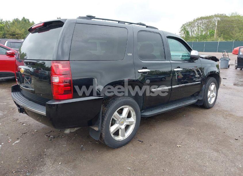 Photo 4 of 2014 Chevrolet Tahoe LTZ (VIN 1GNSKCE02ER201339)