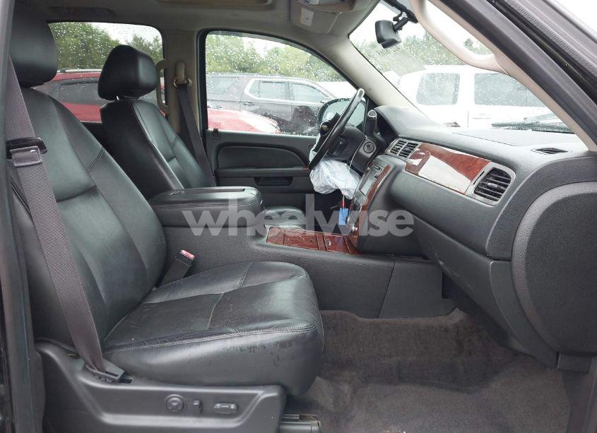 Photo 5 of 2014 Chevrolet Tahoe LTZ (VIN 1GNSKCE02ER201339)